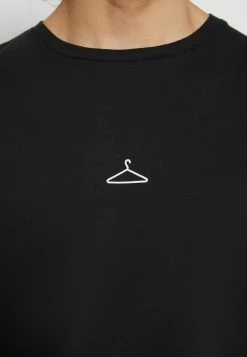 Holzweiler HANGER TEE - Print T-shirt - Black -Holzweiler shop f3d0b1a31e3043d6ab0f37b7515a223d
