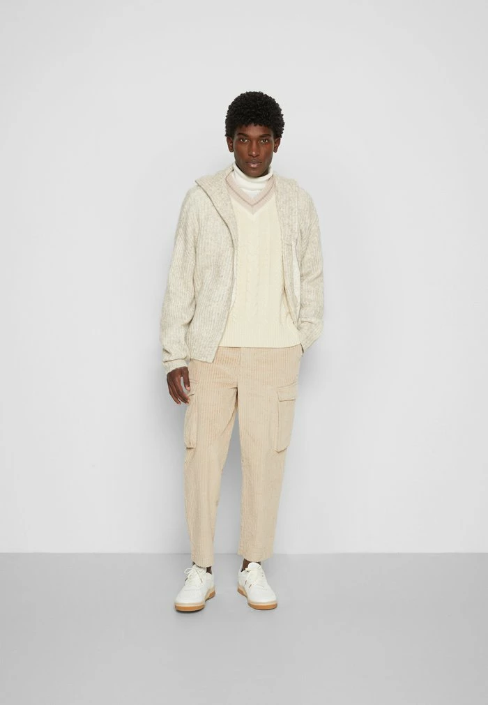 GINO - Cargo trousers - sand Holzweiler GINO - Cargo Trousers - Sand -Holzweiler shop f5222c02fd724ab68f948a4323cb9b9d