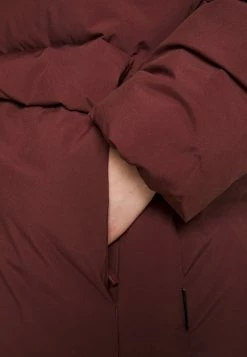 Holzweiler BESSEGGEN JACKET - Down Jacket - Burgundy Red -Holzweiler shop f5fa7429a096418eb9257464b05eed92